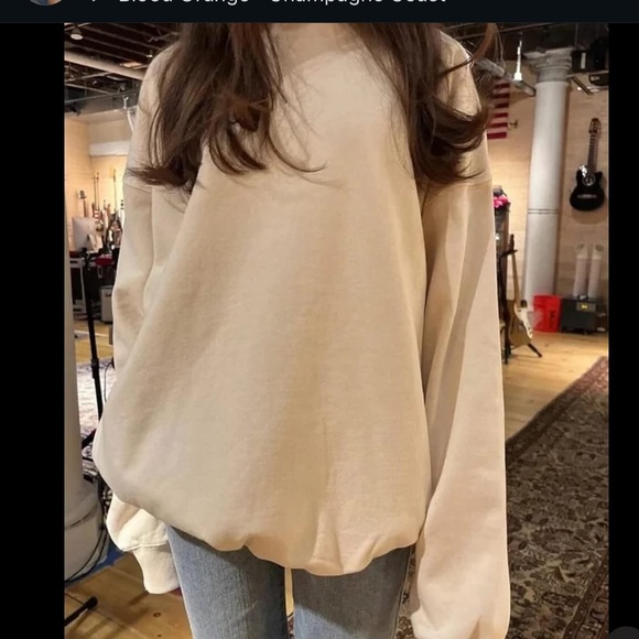 Brandy Melville Men's Beige Crewneck Sweater - Picture 9 of 9